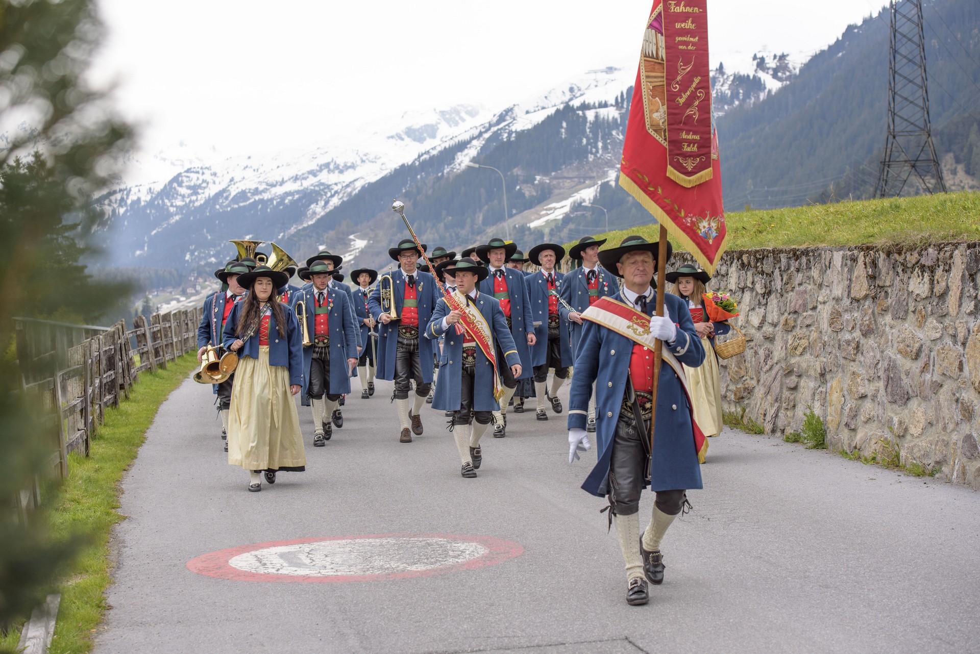 Musikkapelle St. Jakob am Arlberg beim Aufmarsch