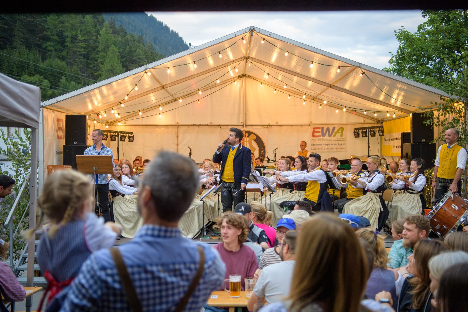 Die Jakober Musi auf der Bühne beim Kirchtag 2026